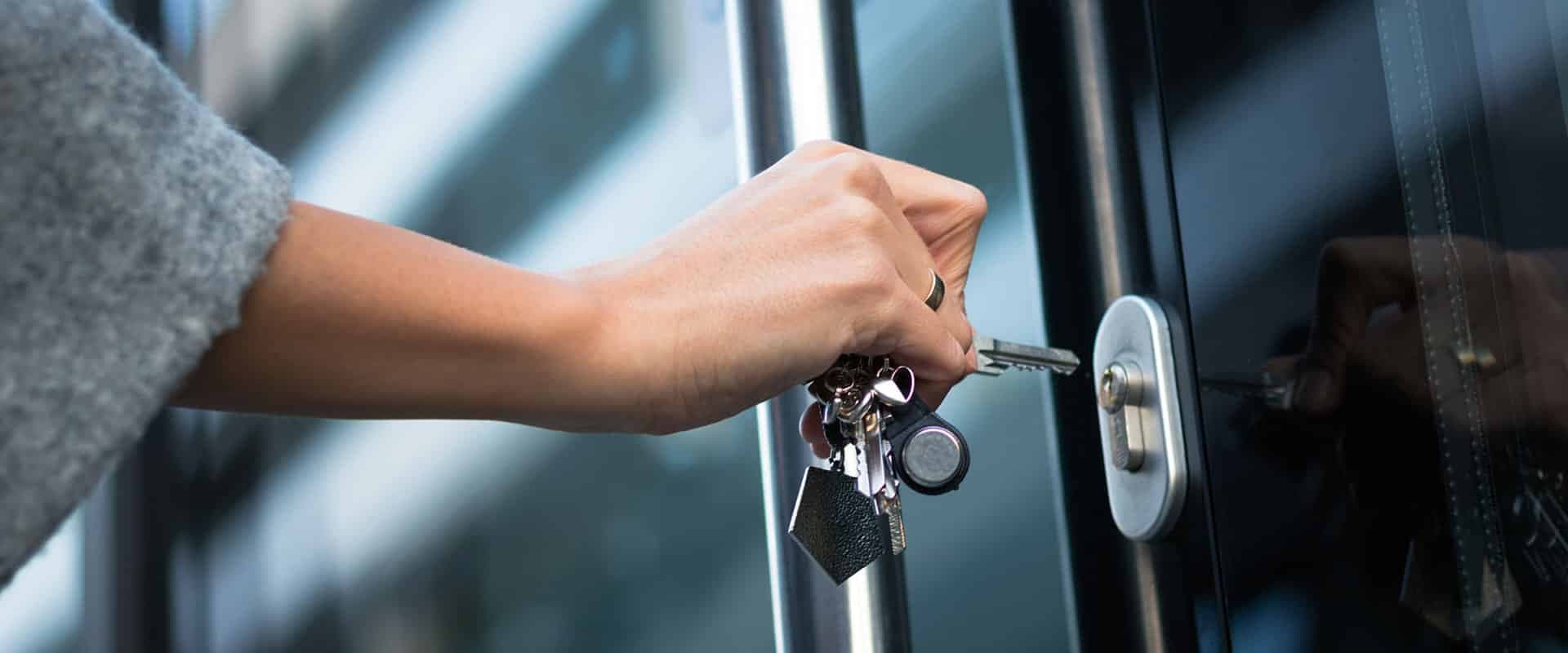 7 E-Commerce Options for Commercial Door Hardware: Best for Bulk Orders