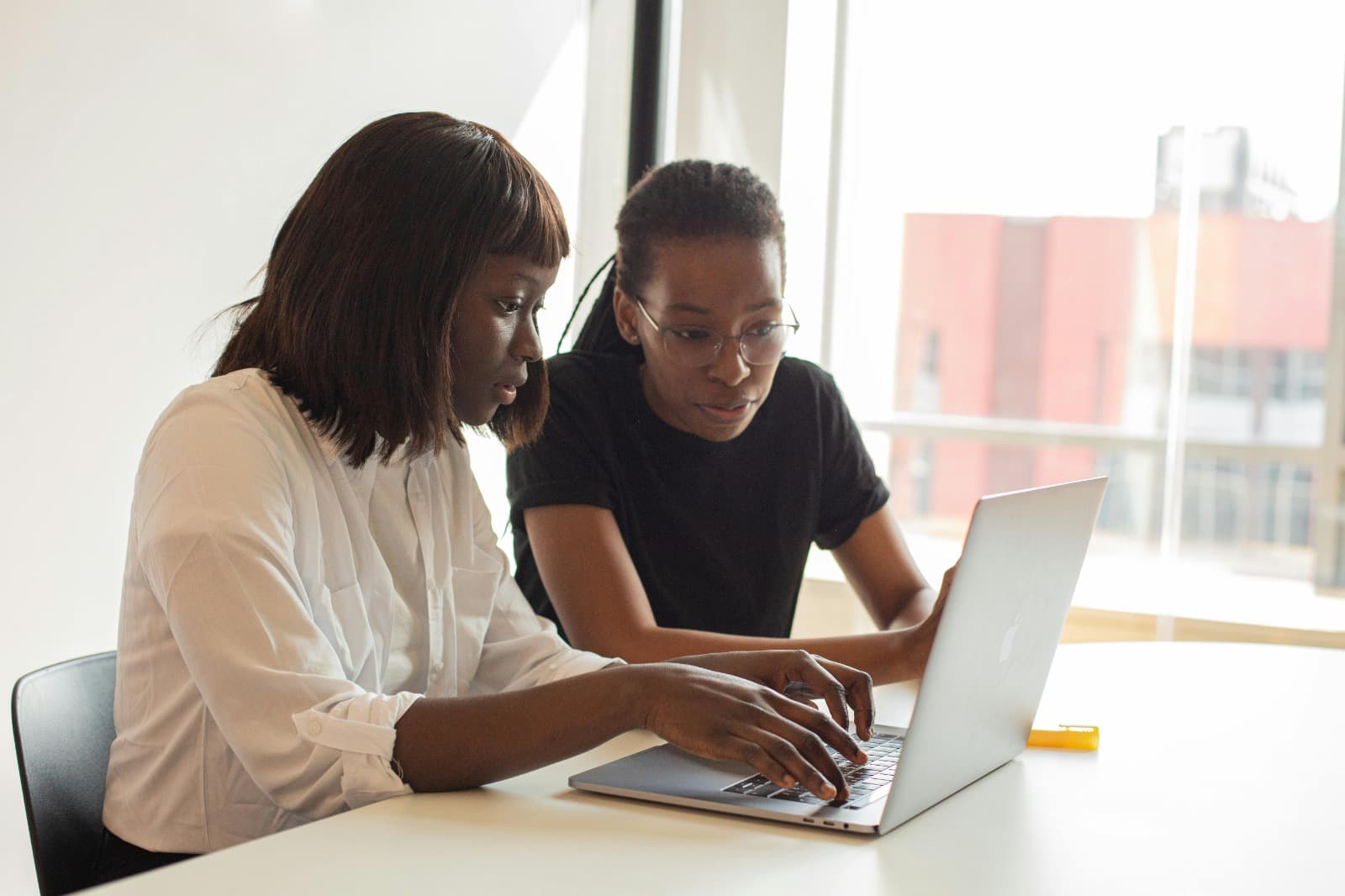 Scrape Linkedin Profiles Automatically for B2B Outreach